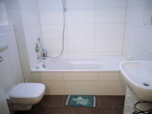 Attraktives 1-Zimmer-Apartment mit Balkon und TG-Stellplatz – nahe Klinikum und Westpark – 85049 Ingolstadt – Vorschaubild 2