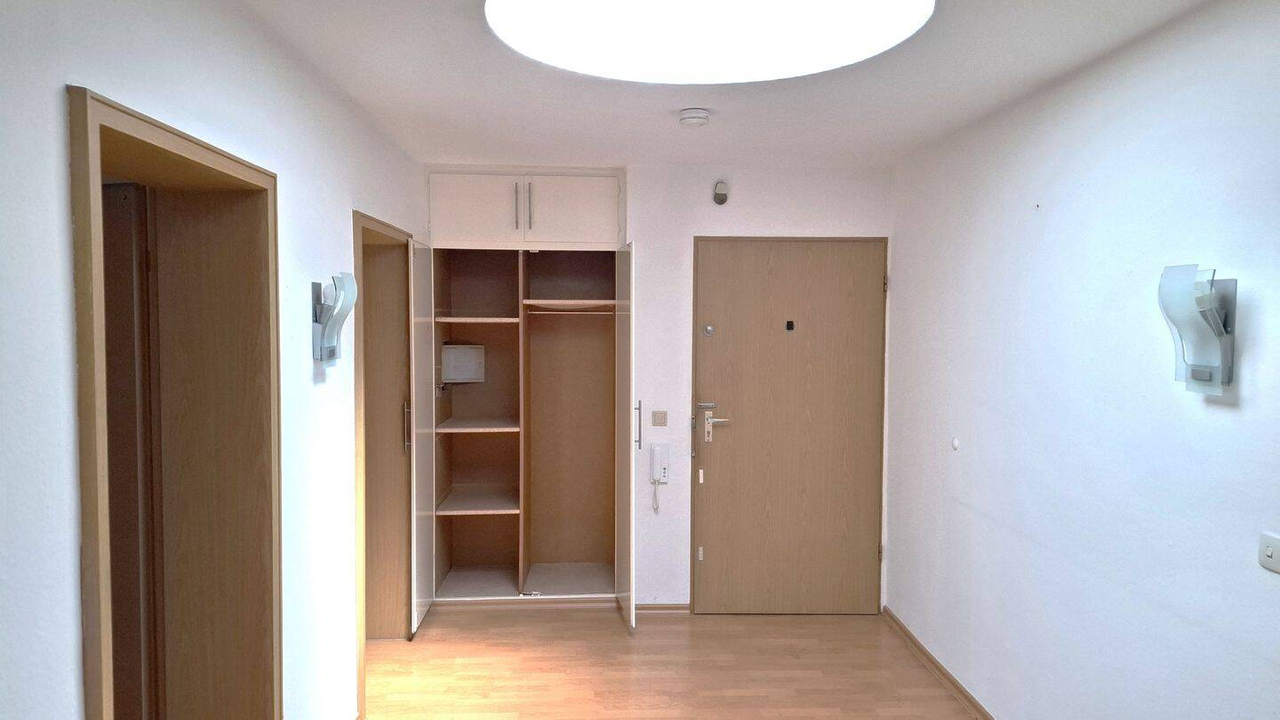 Helle 4 Zimmer Wohnung mit Weitblick, schönem Balkon und dem Luxus einer Garage – Karlsruhe – Vorschaubild 5