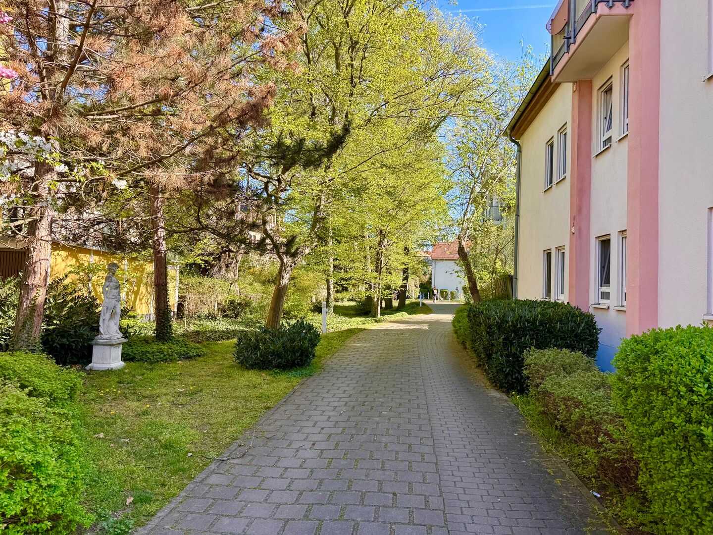 Begehrte Lage! Vermietete 3-Zimmer-Wohnung mit Terrasse und Stellplatz in parkähnlicher Wohnanlage – Dresden – Vorschaubild 7