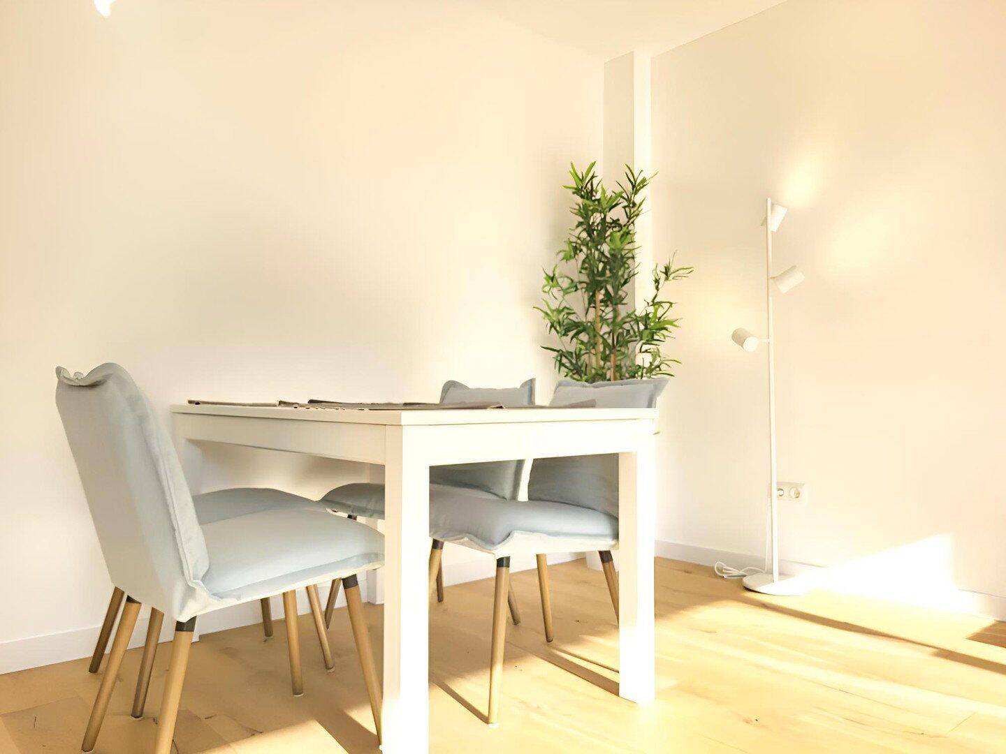 Wohnen auf Zeit: Sanierte 2-Zimmer-Wohnung mit großem Balkon in Hamburg-Marienthal – Hamburg – Vorschaubild 2