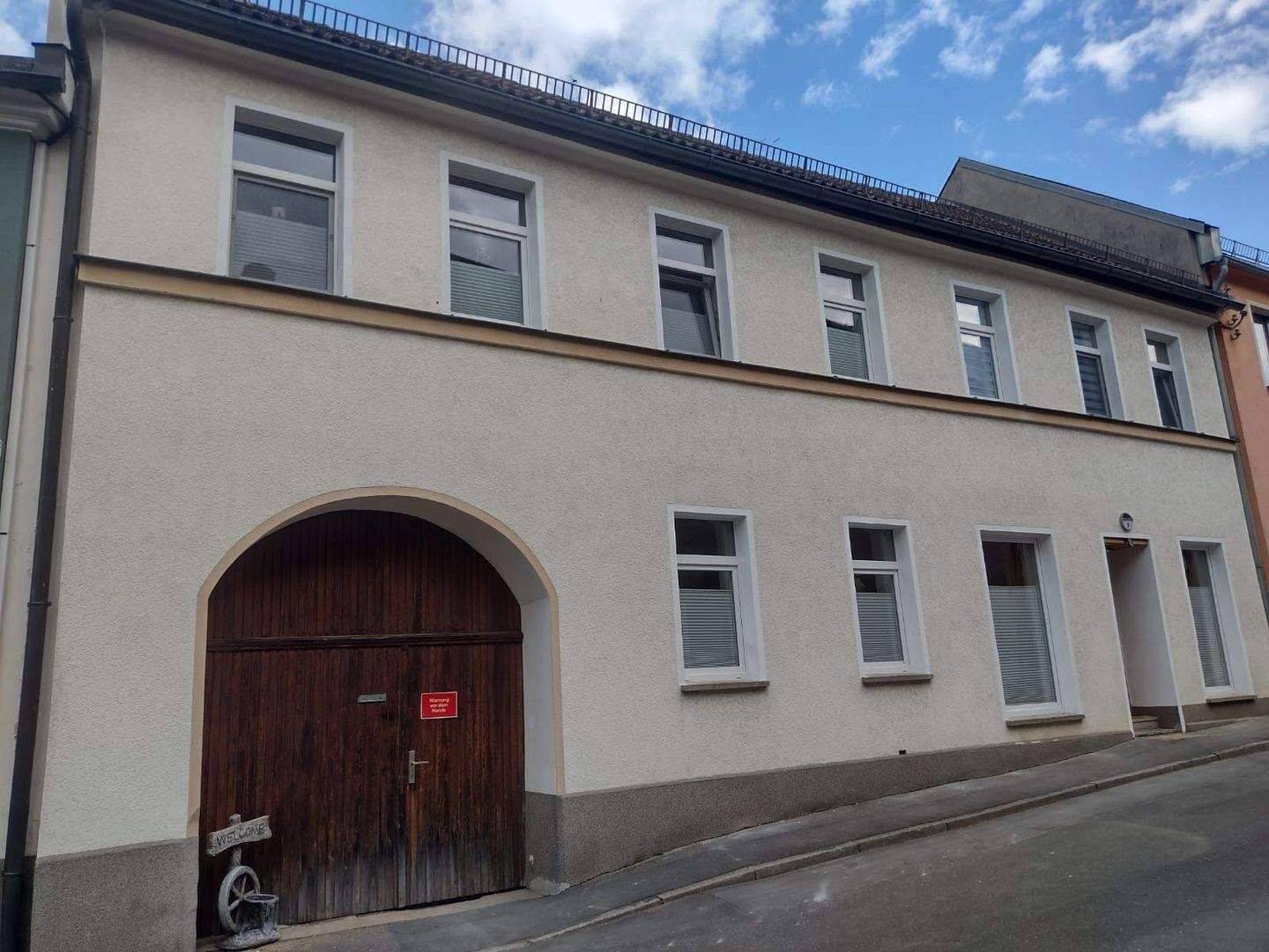 Stilvoll saniertes und geräumiges Stadthaus in ruhiger Wohnlage der Kleinstadt Tanna, in Thüringen.