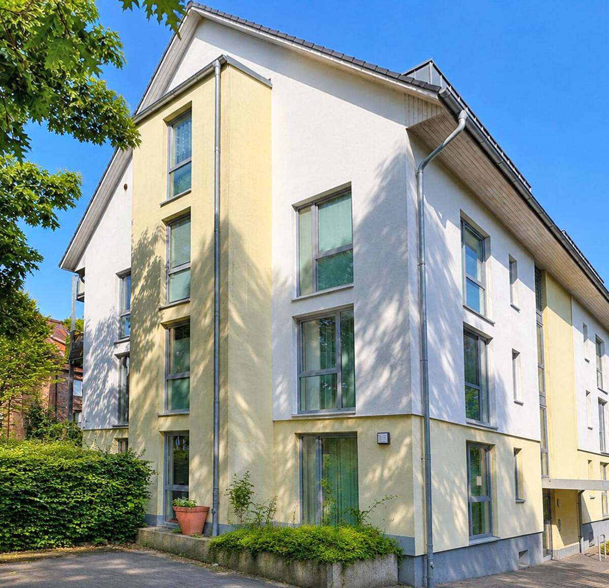 Lichtdurchflutetes Zuhause mit Loggia – 21079 Hamburg – Bild 1 von 9