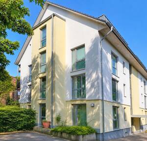 Lichtdurchflutetes Zuhause mit Loggia