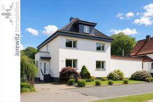Bi-Hillegossen: Saniertes Ein- bis Zweifamilienhaus mit Garage und schönem Gartengrundstück