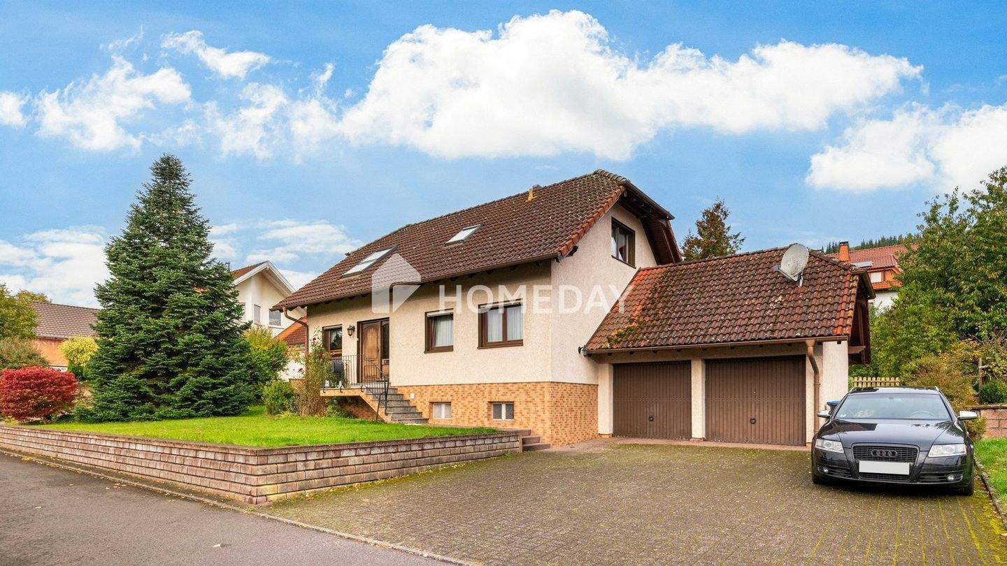 Familienfreundliches EFH mit großem Garten, Terrasse, EBK und Garagen in ruhiger Lage – Nüsttal – Bild 1 von 9
