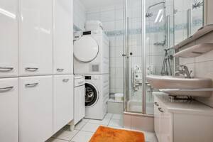 Gepflegte 3-Zimmer-ETW mit verglaster Ost-Loggia & Garage / Verkauf auf Nießbrauchbasis – 81925 München – Vorschaubild 8