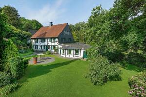 Gut Burberg - Denkmalgeschütztes Anwesen auf parkähnlichem Grundstück mit außergewöhnlicher Privatsphäre und repräsentativem Ambiente