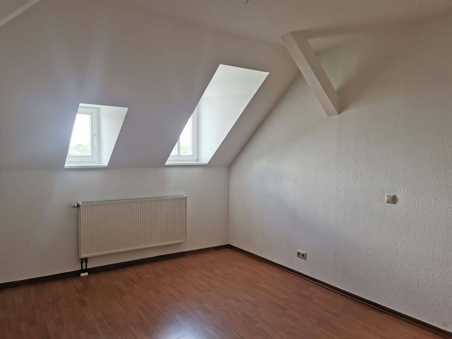 Dachgeschoß-Maisonette-Wohnung 3,5 Zimmer, vermietet – Chemnitz – Vorschaubild 3