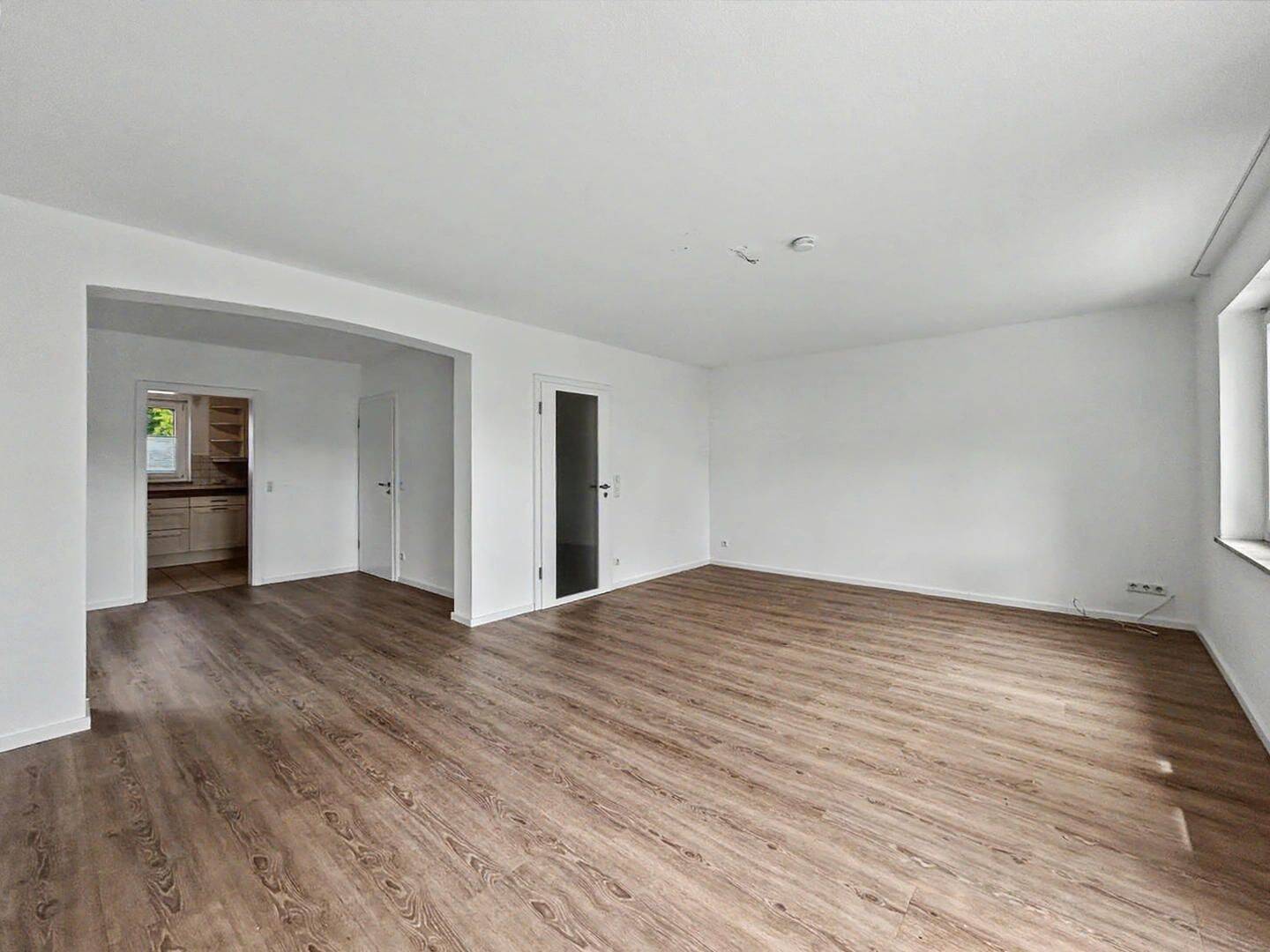 Modernisierte Doppelhaushälfte mit gepflegtem Garten in ruhiger Wohnlage von Ingolstadt-Gerolfing – Ingolstadt – Vorschaubild 4
