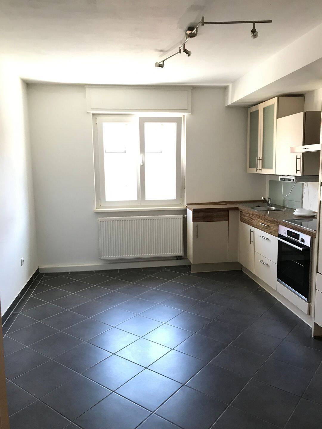Top renovierte 3-ZW WG geeignet Nähe Hauptbahnhof ab 1.6. 3 Schlafzimmer – Nürnberg – Vorschaubild 2