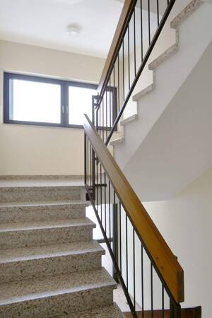 Kassel/Dönche …mit Fernblick Sofort freie, großzügige 3 Zimmerwohnung mit attraktivem großem Balkon und eigener Garage – 34134 Kassel – Vorschaubild 2