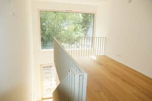 ERSTBEZUG! - Maisonette mit Galerie und Garten Haus-im-Haus-Konzept