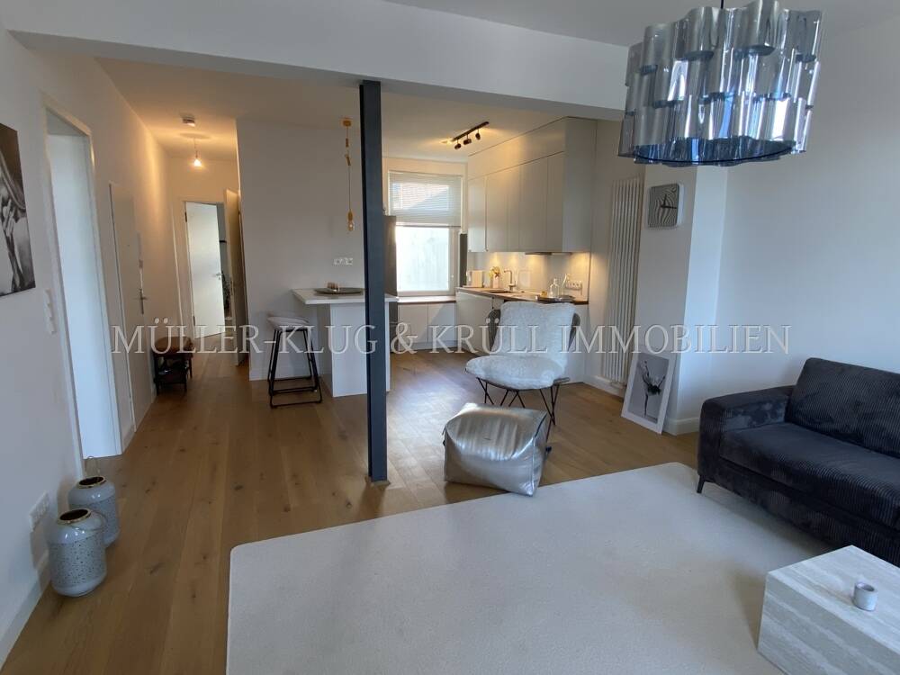 Helle und sanierte 3 Zi.- Wohnung in Winterhude mit Fahrstuhl