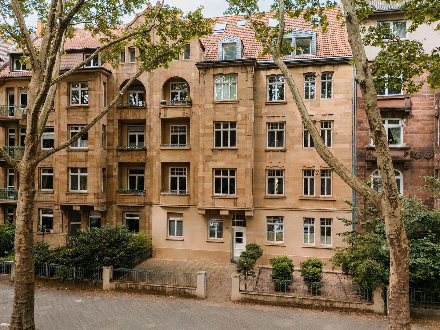 Stilvoll sanierter Altbau mit historischem Flair in begehrter Lage