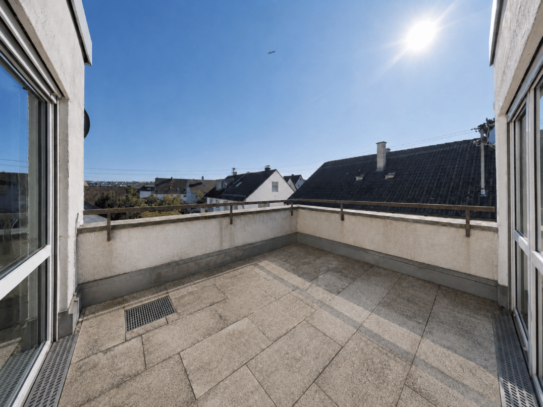 Über den Dächern: 2-Zimmer-Wohnung mit großzügiger Dachterrasse und Gestaltungspotenzial
