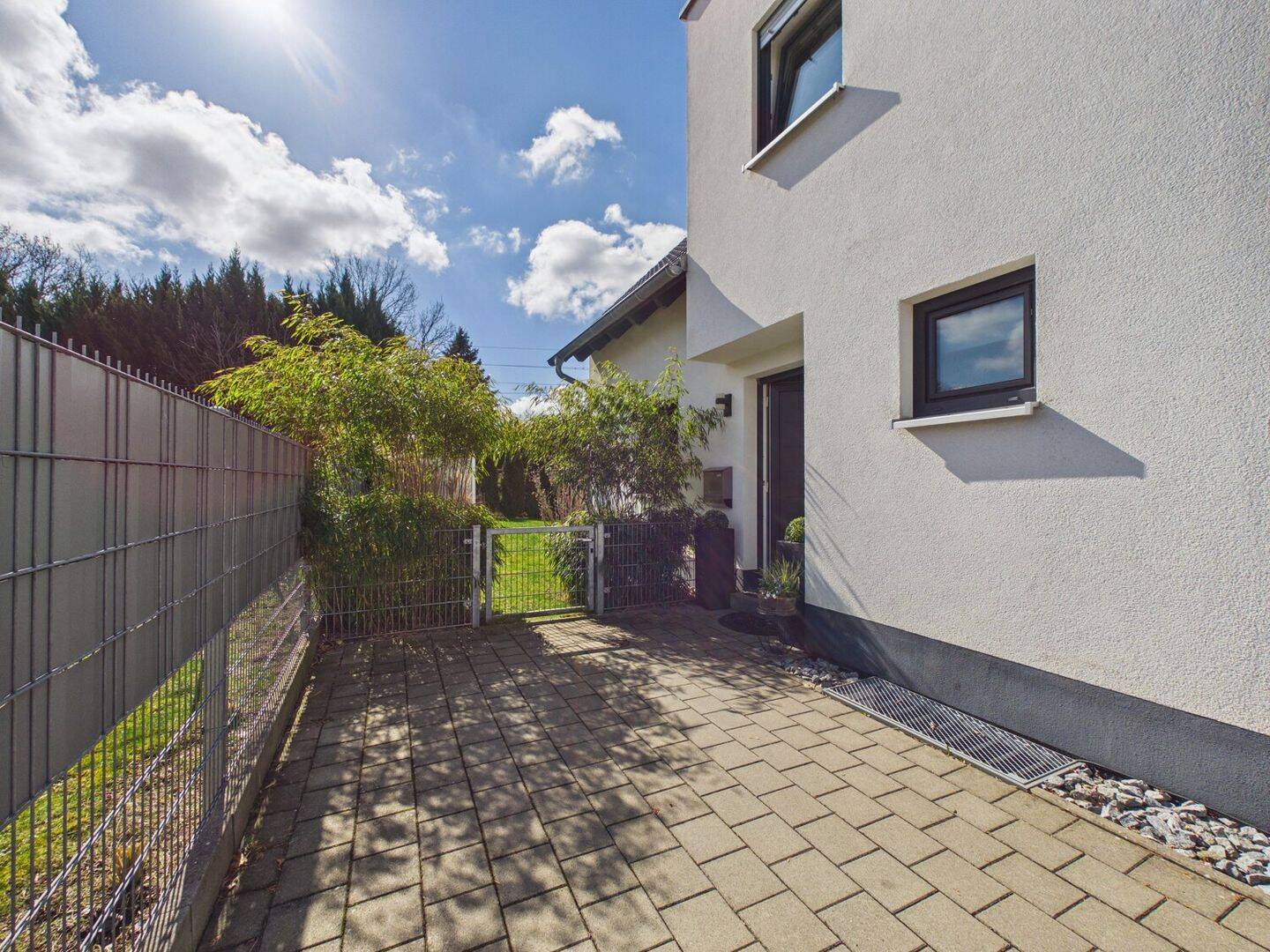 Familientraum in Oberasbach: Doppelhaushälfte mit großem Garten & hoher Energieeffizienz – Oberasbach – Vorschaubild 5