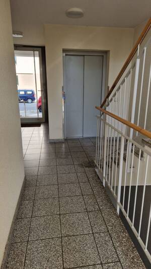schickes Mehrfamilienhaus mit Aufzug, Balkonen sowie Stellplätzen – 1129 Dresden – Vorschaubild 6