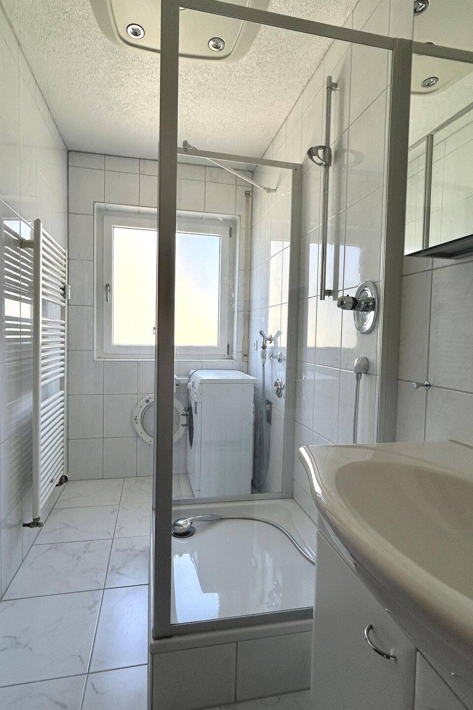 Hell + frei für Sportliche!! 2-Zi.-Wohnung mit Balkon, 1. OG, TL-Bad, kleiner Doppelparker – Stuttgart – Vorschaubild 7