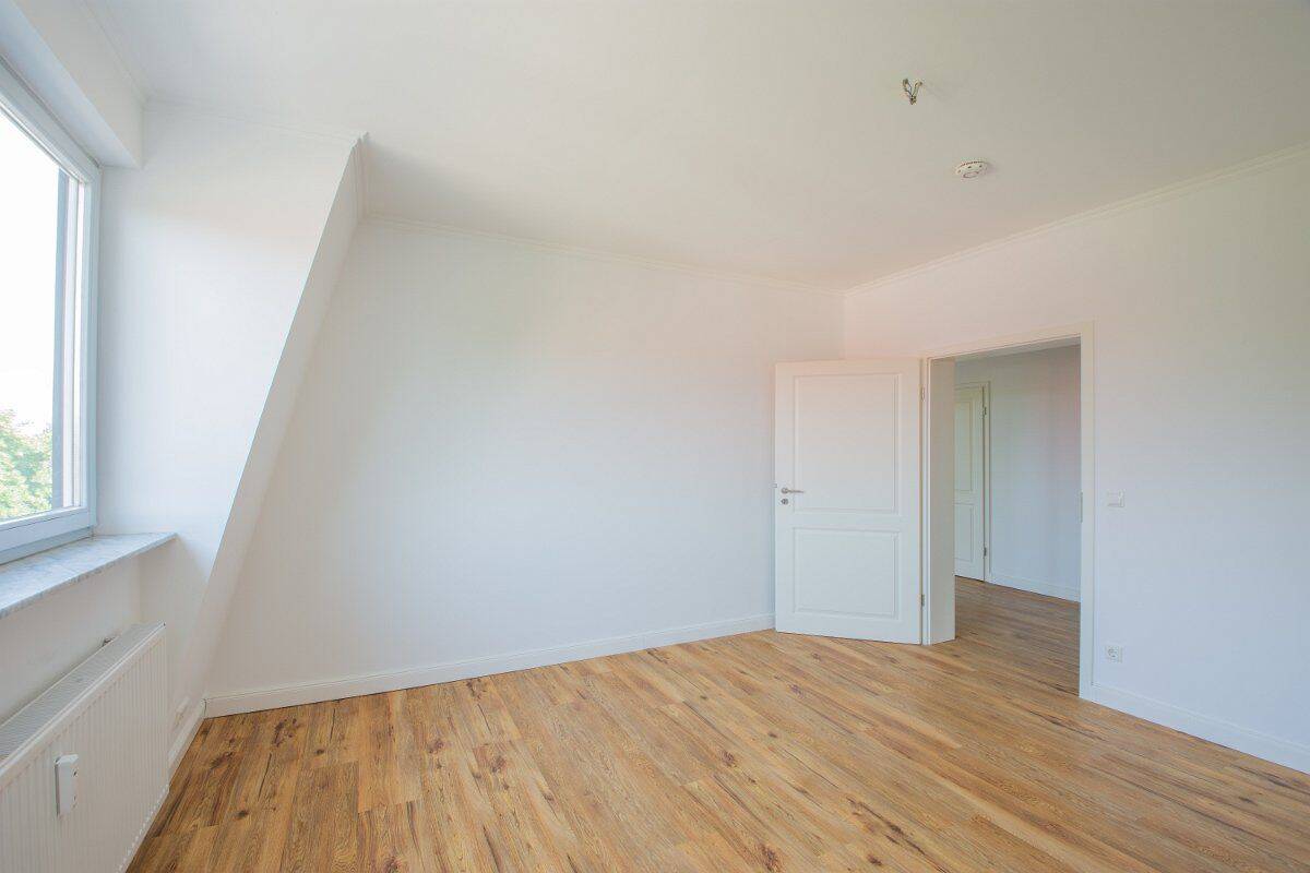 PROVISIONSFREI | Exklusive 5-Raum-Dachgeschosswohnung mit Parkblick, Balkon, Aufzug & TG-Stellplatz – Neuruppin – Vorschaubild 6