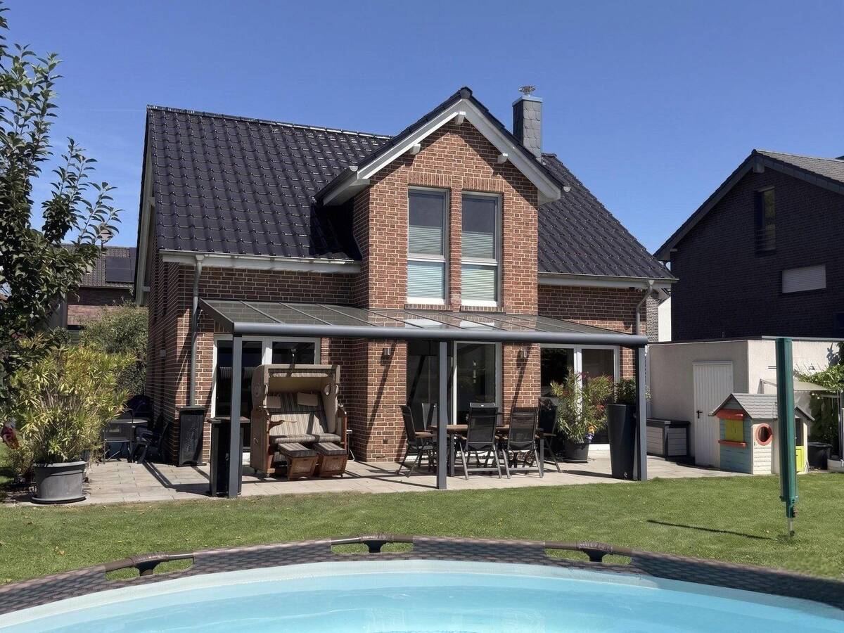 Modernes Massivhaus in ruhiger Neubausiedlung: Südausrichtung, Terrassendach, Sauna & 9m-Garage – 46049 Oberhausen – Bild 1 von 9