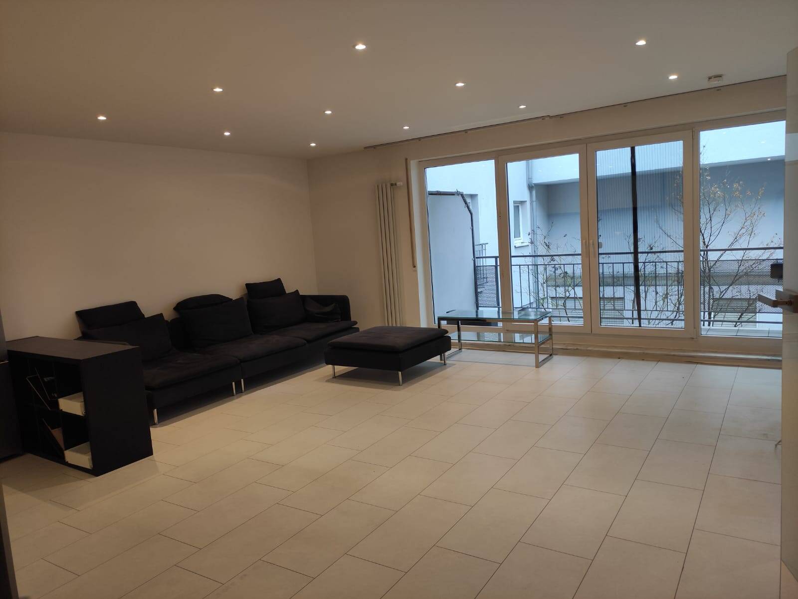 Frisch renovierte 2-ZKB | 74 m² | Balkon | Einbauküche | Tiefgarage | 900 € KM