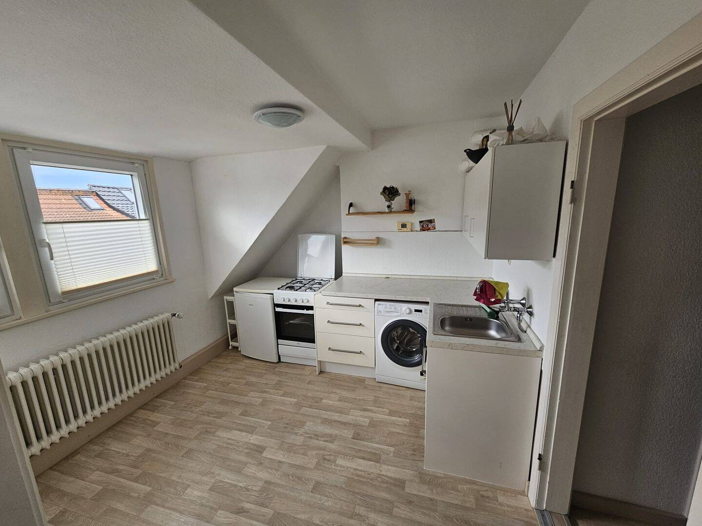 Neustadt Buntentor - Charmante 1-Zimmer DG Wohnung mit EBK und Waschmaschine – Bremen – Vorschaubild 2