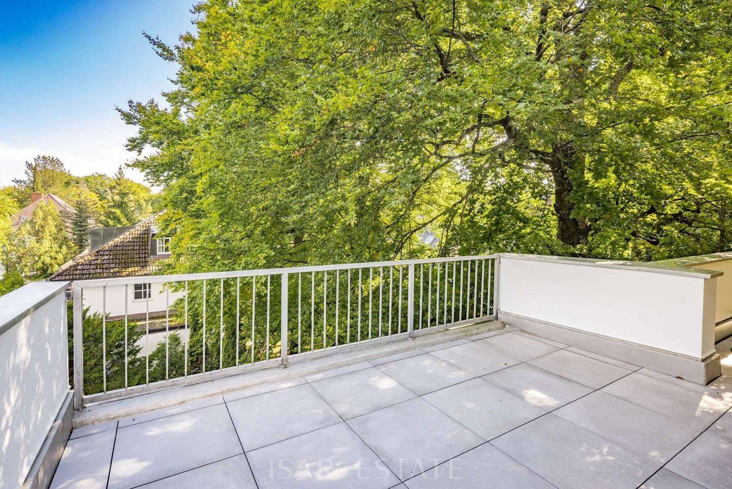Toplage am Isarhochufer: Lichterfüllte, renovierte 2-Zimmer-Wohnung mit Dachterrasse – München – Vorschaubild 7