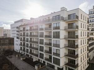 Großzügige 4-Zi. Whg. mit Balkon, hochwertiger EBK, Ankleide & Gäste-WC mit Dusche