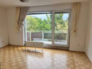 Zentral gelegene 3 Zimmer City-Wohnung mit zwei Balkonen, hell und gut geschnitten.