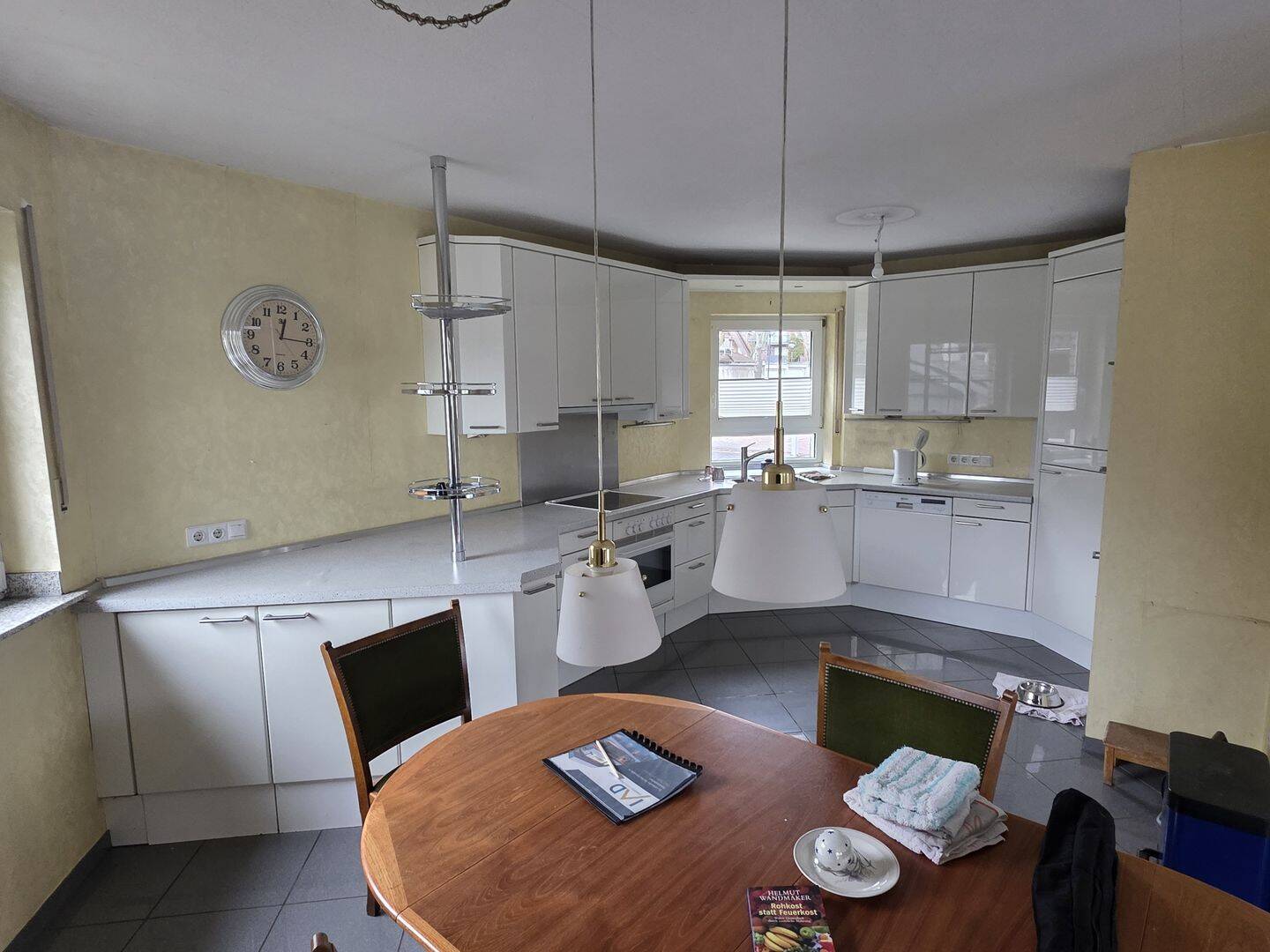 Ertragreiches Mehrfamilienhaus mit attraktivem Charme - eine wertvolle Investition! – Grevenbroich – Bild 1 von 9