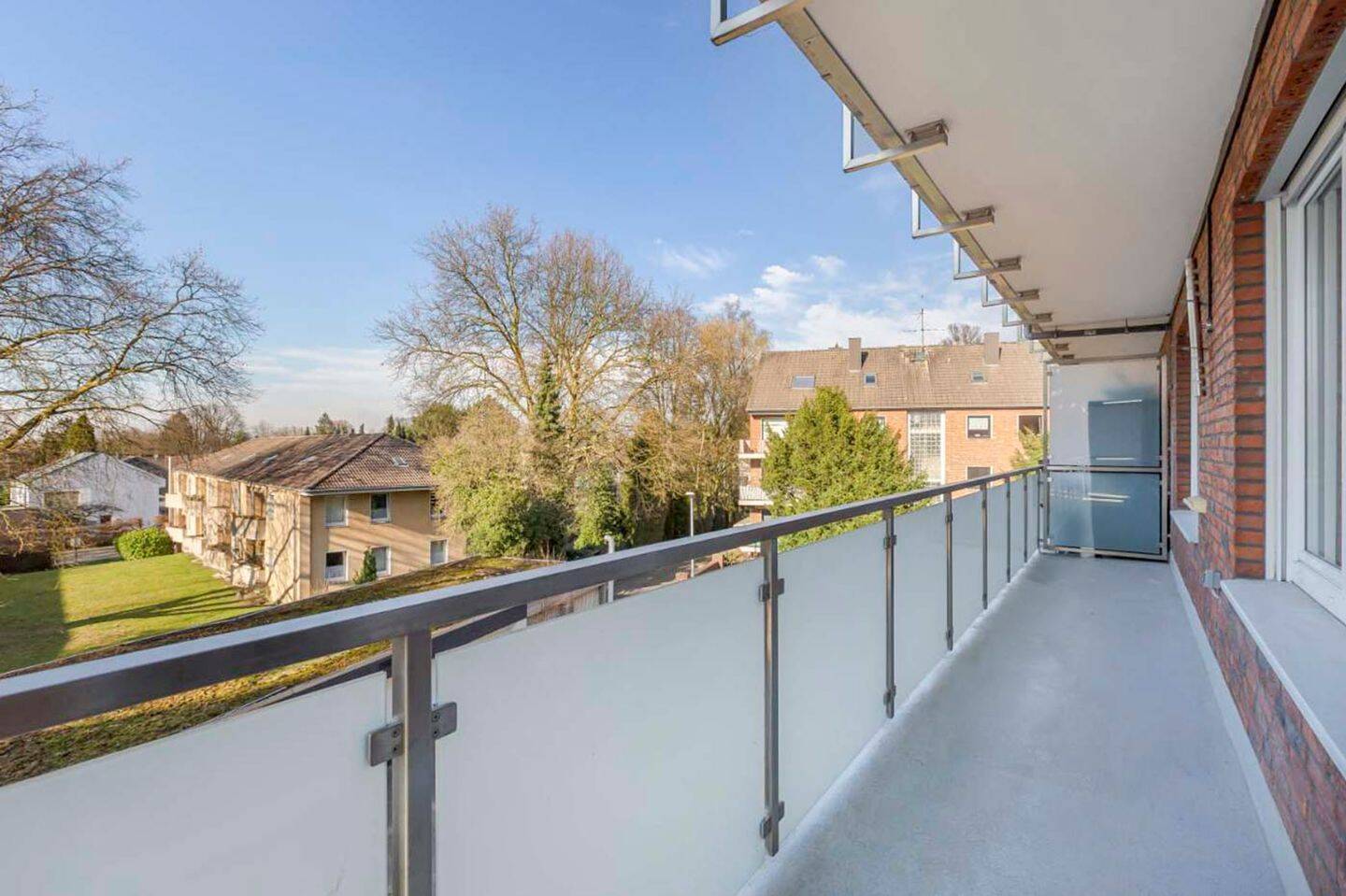 Bezugsfreie 2-Zimmer Wohnung mit Balkon und Einbauküche in Mülheim an der Ruhr – Mülheim an der Ruhr – Vorschaubild 3