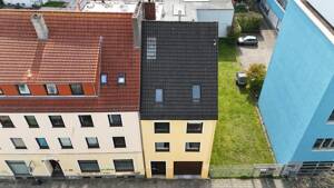 Gepflegtes Einfamilienhaus mit Gewerbehalle in der Neustadt
