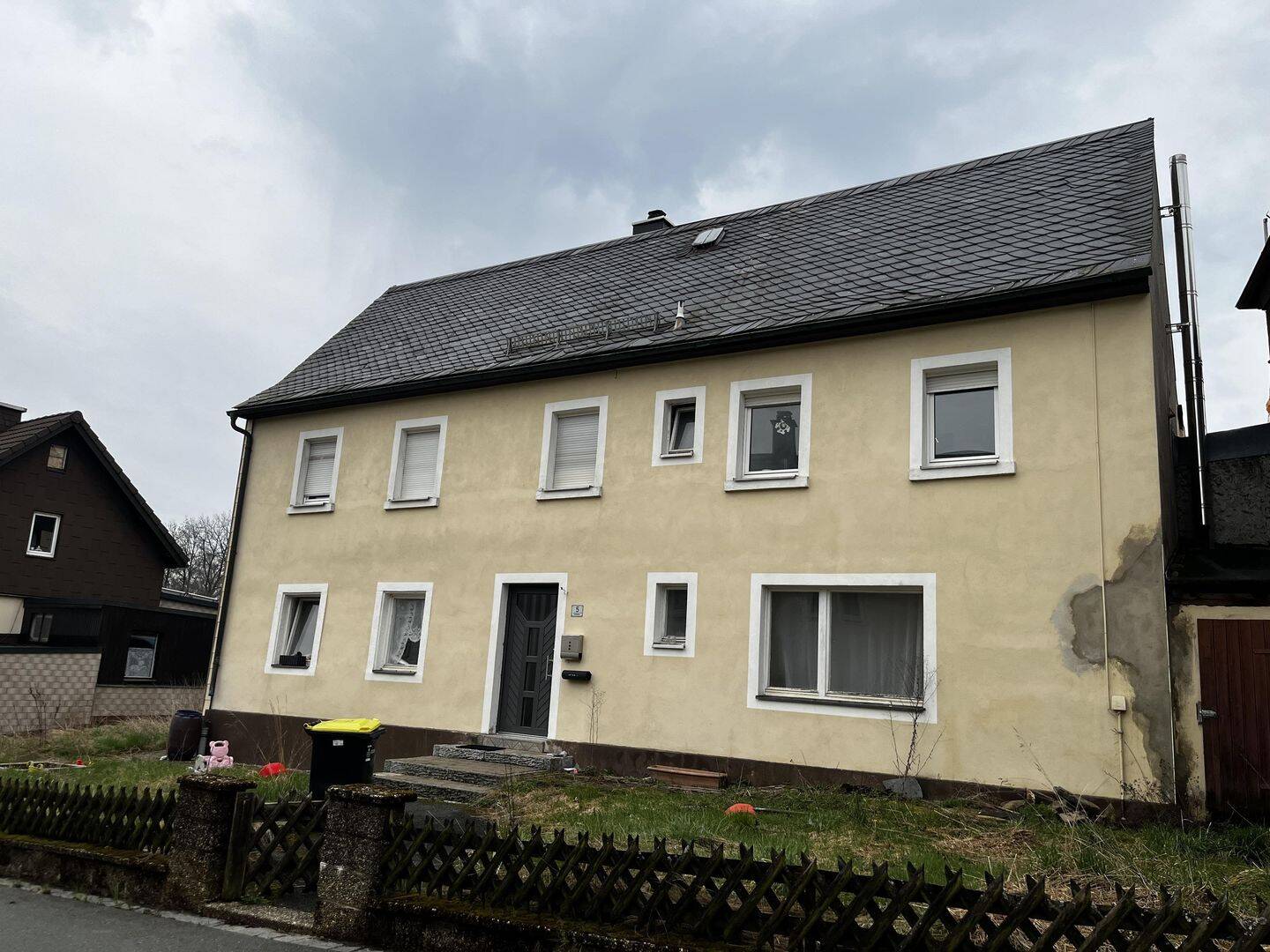 Provisionsfrei - Charmantes Haus in Geroldsgrün mit großem Grundstück – Geroldsgrün – Bild 1 von 4