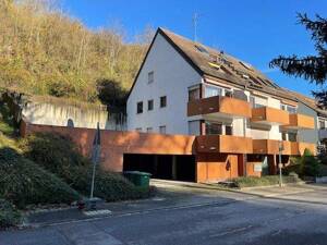 4-Zimmer-Dachgeschoss-Wohnung in Stadtrandlage.