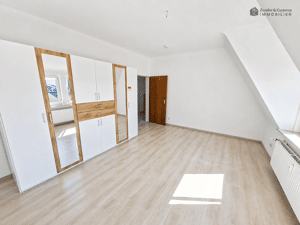 GROSSZÜGIGE 4-ZI-WHG. IN S-WANGEN: ca. 88 qm * TL-Bad + sep. Wc * tolle Aussicht * Ebk * ab sofort! – 70327 Stuttgart – Vorschaubild 3