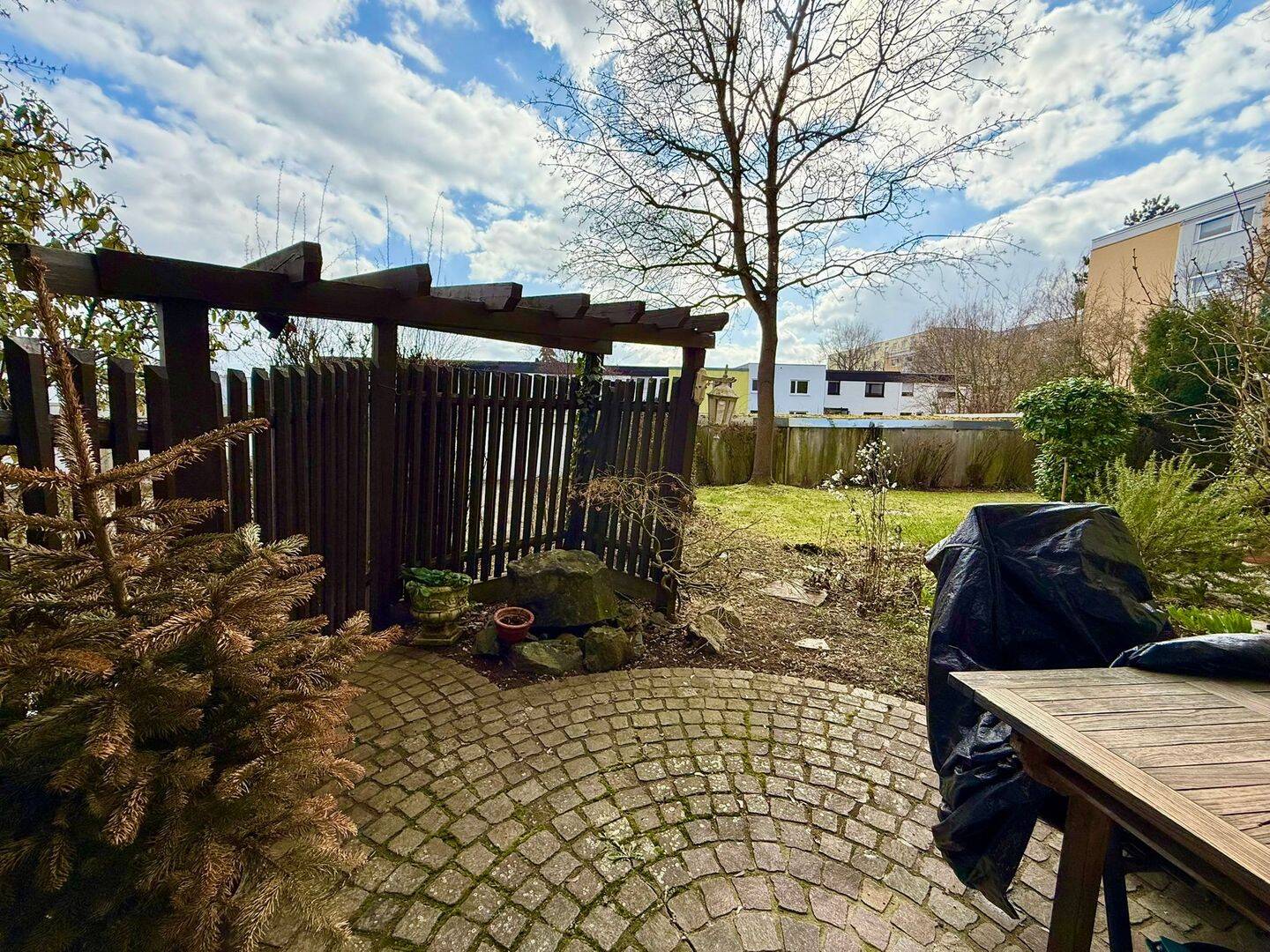 2,5-Zi.-Wohnung mit Terrasse, Gartenanteil & TG-Stellplatz in Nürnberg-Röthenbach | vermietet + Potenzial – Nürnberg – Vorschaubild 3