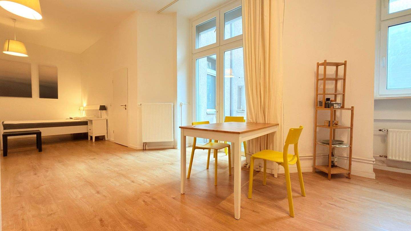 Möbliertes Loft im Prenzlauer Berg – EG-Wohnung am Helmholtzplatz, rollstuhlfreundlich – Berlin – Vorschaubild 5