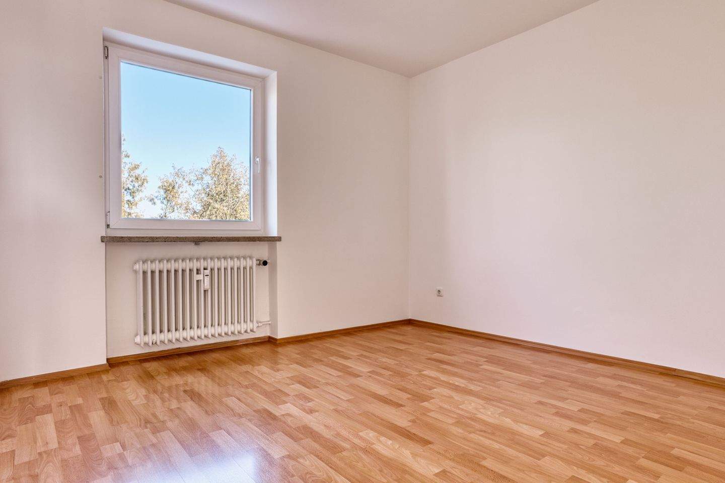 Provisionsfrei! Tolle 3-Zimmer-Wohnung mit Einbauküche & modernem Bad – München – Vorschaubild 2