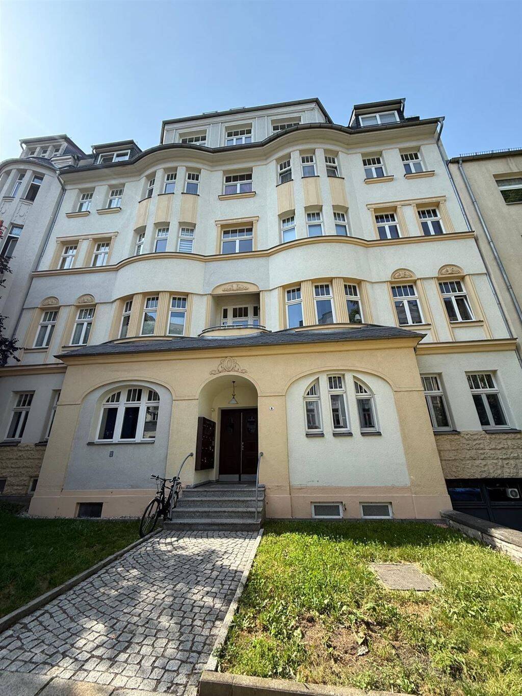 * Großzügige 2-Zimmer mit Wannenbad, möbl. Küche, Lift, Abstellraum und Laminat! * – Chemnitz – Vorschaubild 2