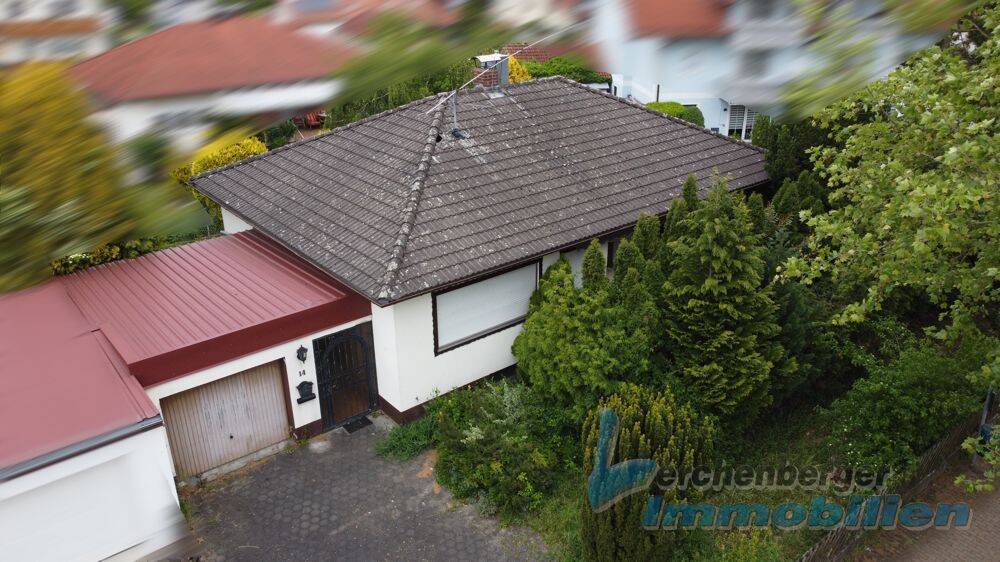 Einfamilienhaus mit Garage in schöner Siedlungslage von Plattling – Plattling – Bild 1 von 9