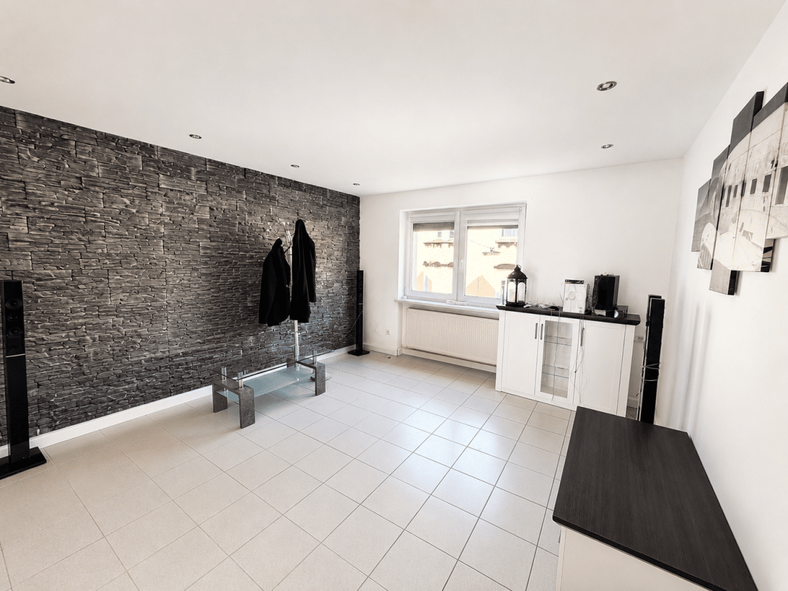 Helle 3-Zimmer-Wohnung mit Balkon, hochwertiger Einbauküche und großem Privatgarten. – Saarbrücken – Vorschaubild 6