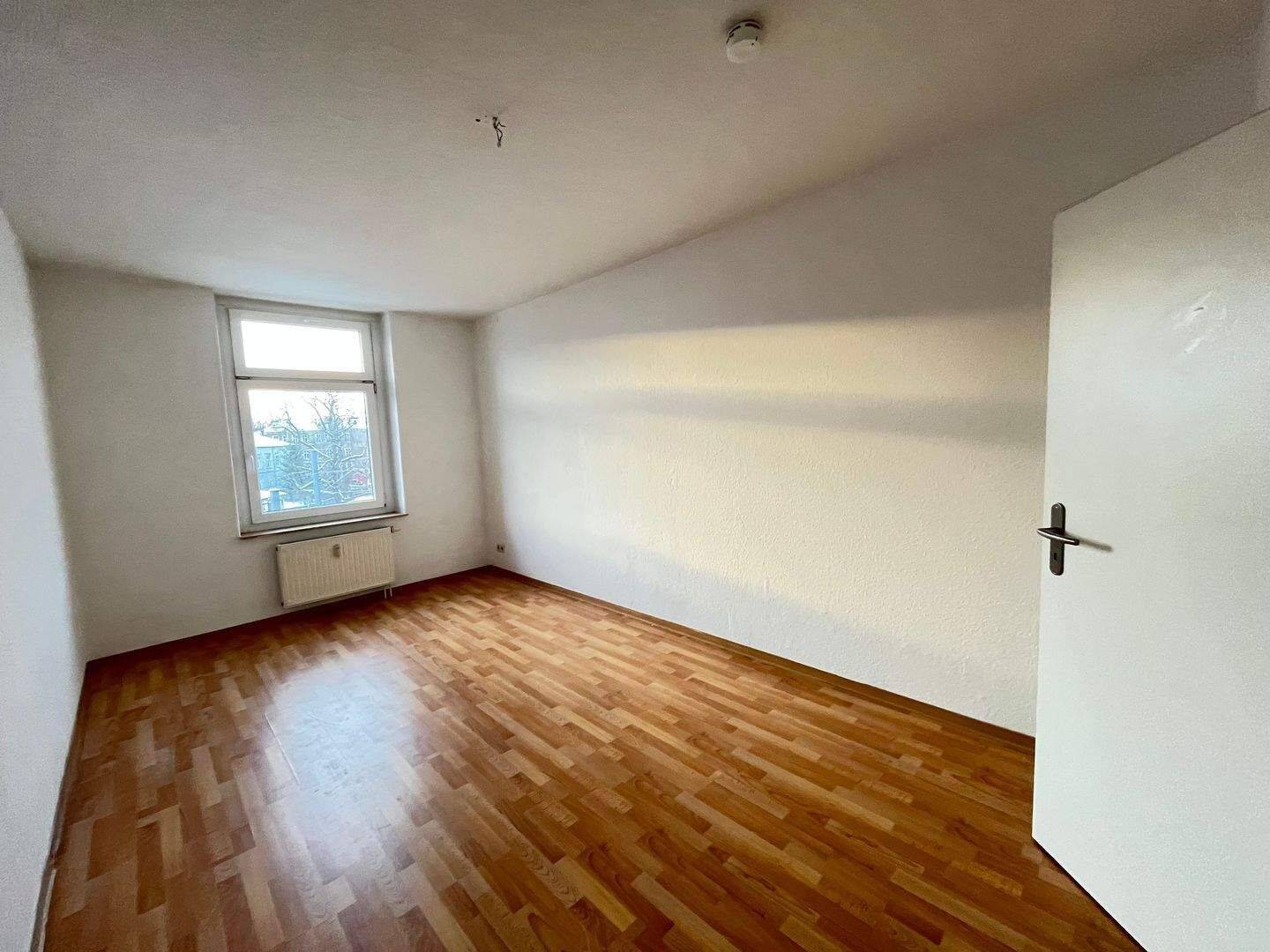 WG- oder Familienfreundliche 5-Zimmer-Wohnung mit Balkon in Chemnitz – Chemnitz – Vorschaubild 4