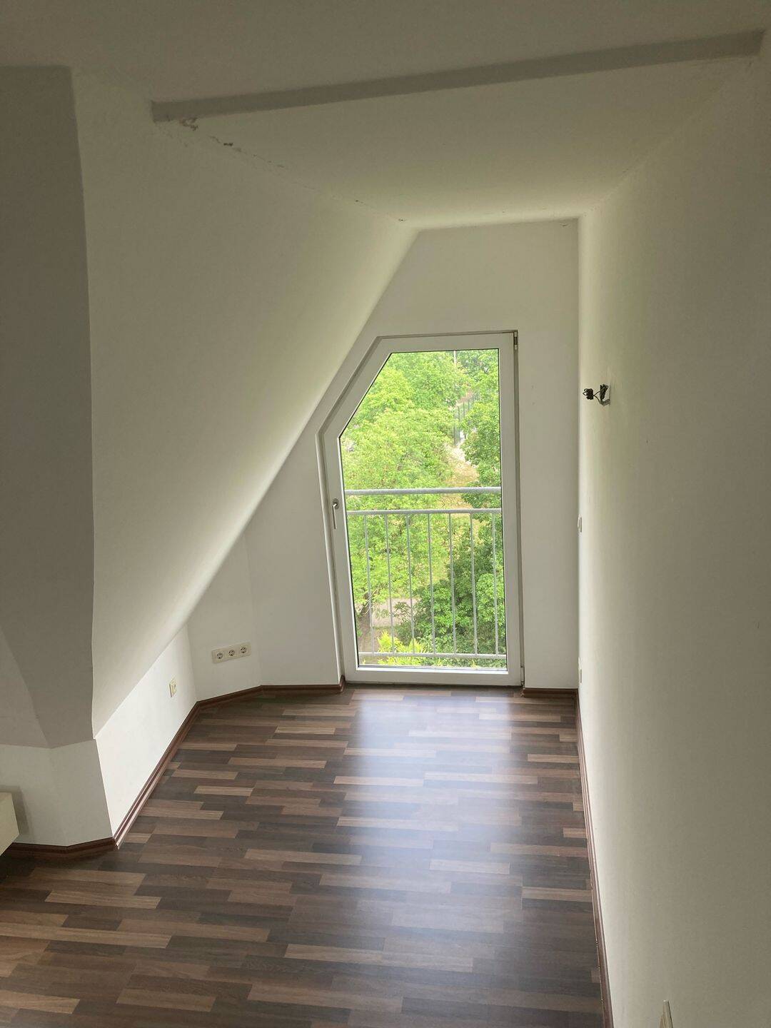 Charmante und helle Maisonette mit französischem Balkon – Nürnberg – Vorschaubild 3