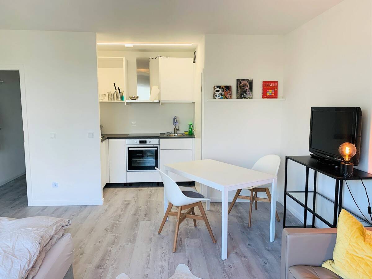 ++ VOLL MÖBLIERTES BARRIEREFREIES APPARTEMENT MIT BALKON UND AUFZUG ++ – Solingen – Vorschaubild 4