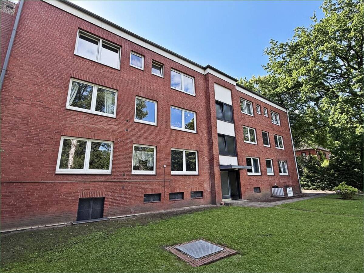 Wohn- und Geschäftshaus mit 16 Einheiten und 10 Einzelgaragen – 22415 Hamburg – Bild 1 von 9