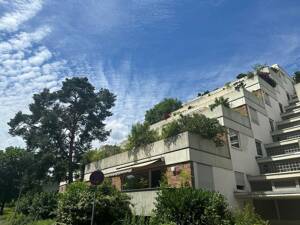 Sonnige Wohnung mit großer Terrasse, Schwimmbad , Sauna direkt an der Fulda