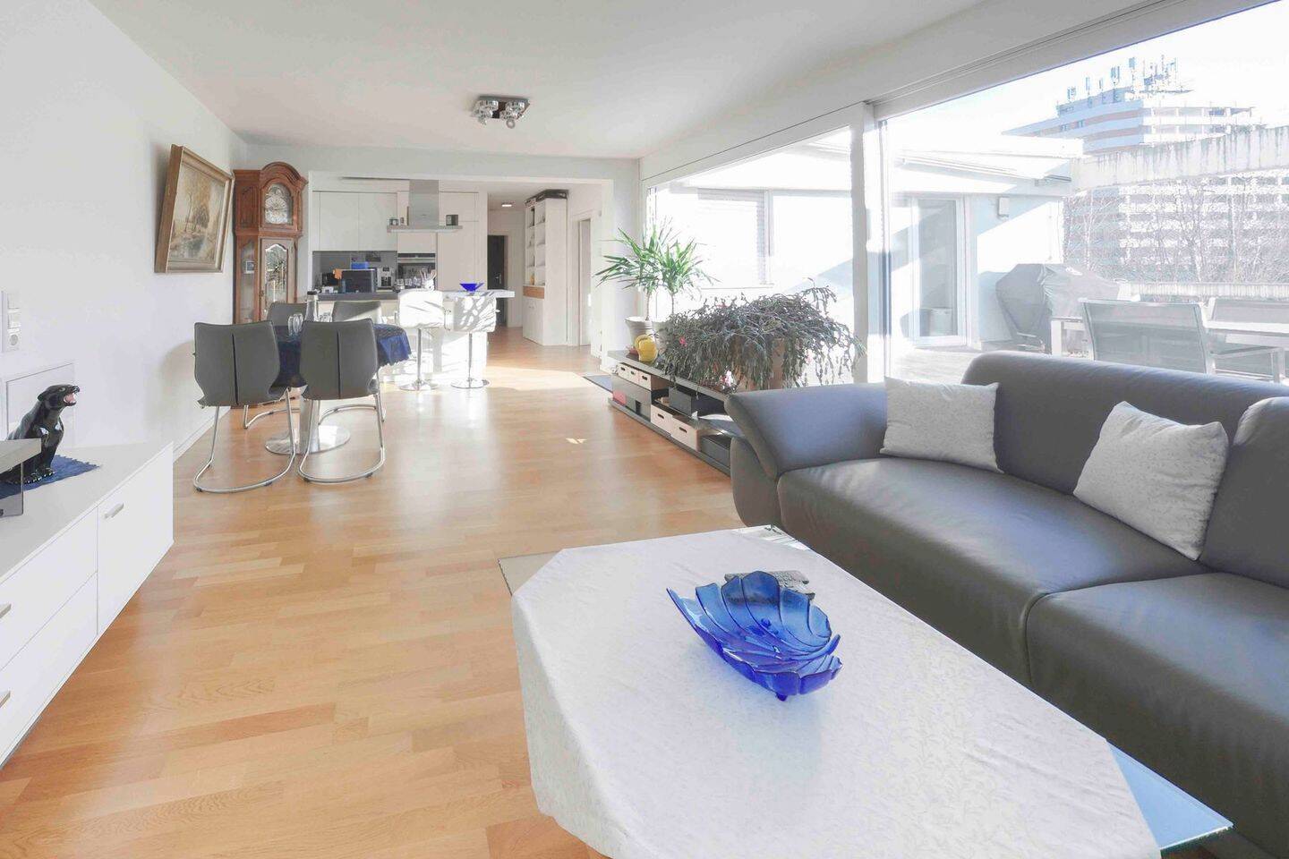 Haus im Haus: Attraktive 3-Zimmer Terrassenwohnung mit Garage, Stellplatz und großer Terrasse – Stuttgart – Vorschaubild 3