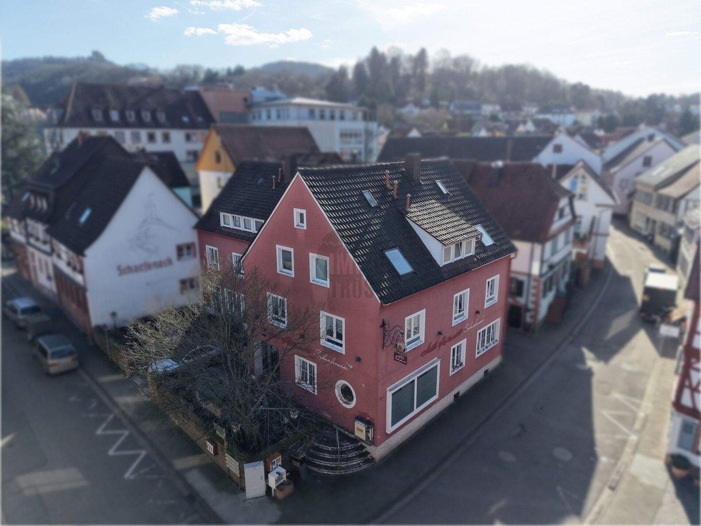 KERNSANIERTES MEHRFAMILIENHAUS MIT 9 EINHEITEN + BÜRO & DG-POTENZIAL - BIS ZU 8,48% RENDITE MÖGLICH! – Annweiler am Trifels – Bild 1 von 2