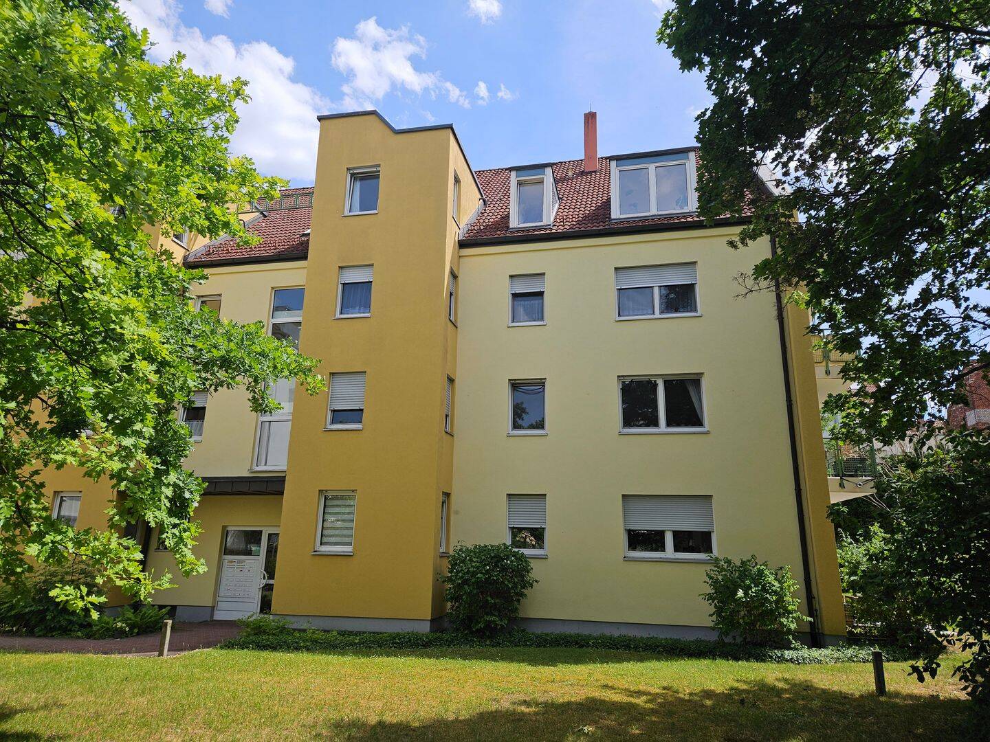 Moderne, gepfegte 2Zi. Wohnung mit Tiefgarage, Innenstadtnähe – Nürnberg – Vorschaubild 2