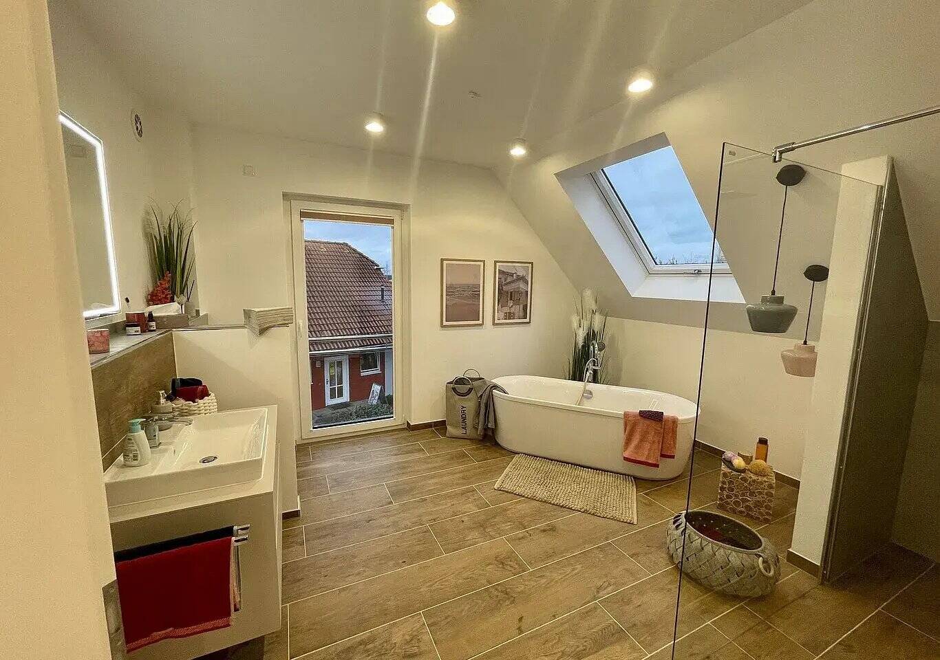 Modernes Einfamilienhaus: Individuelles Wohnen auf 143 m² in Schillingsfürst – Schillingsfürst – Vorschaubild 5